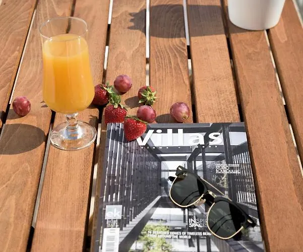 Ellania Milos Адамас